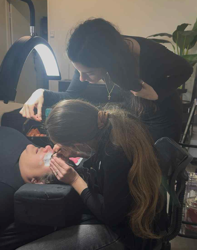 1:1 IN PERSON CLASSIC, HYBRID & VOLUME PREMADE EYELASH COURSE